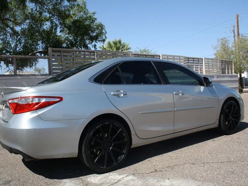 Used 2015 Toyota Camry SE FWD image 3