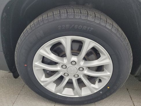 Used 2020 Jeep Cherokee Latitude w/ Cold Weather Group image 31