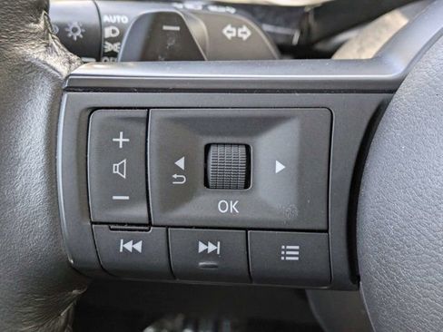 Used 2024 Nissan Pathfinder SV FWD image 25