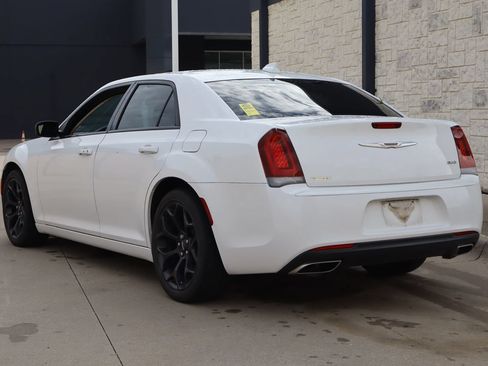 Used 2020 Chrysler 300 Touring w/ Sport Appearance Package RWD image 3