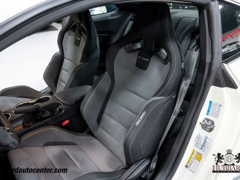 Used 2020 Ford Mustang Shelby GT350 w/ Technology Package RWD image 18