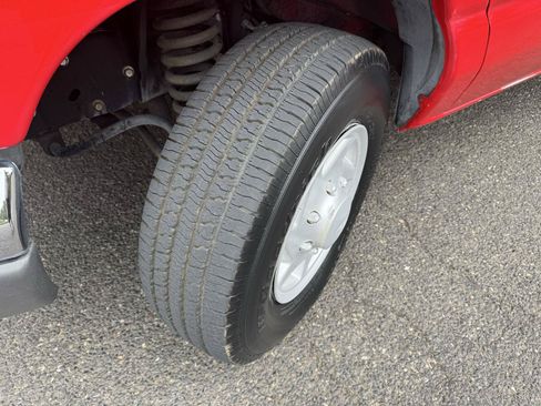 Used 2006 Ford E-350 and Econoline 350 XLT RWD image 26