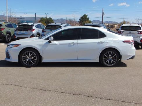 Used 2022 Toyota Camry XLE image 7