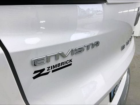 Certified 2025 Buick Envista Avenir image 9