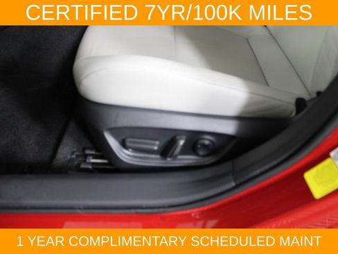 Used 2025 Toyota Prius XLE FWD image 17