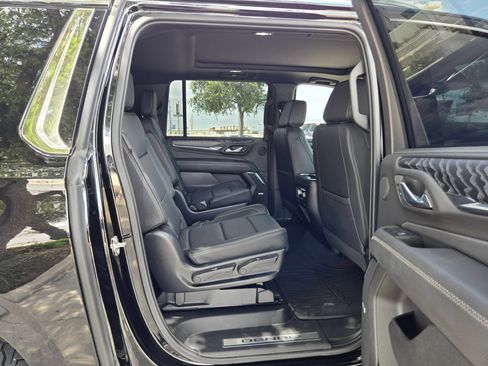 Used 2023 GMC Yukon XL Denali AWD/4WD image 24