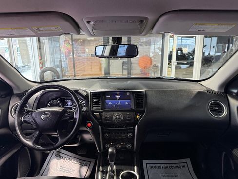 Used 2019 Nissan Pathfinder SV image 19