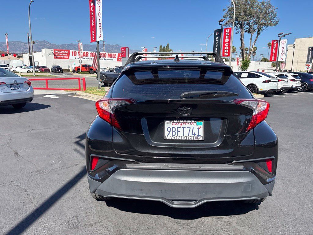 Used 2022 Toyota C-HR XLE FWD image 5