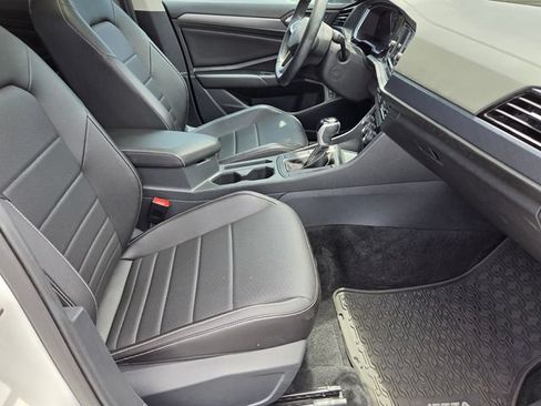 Used 2023 Volkswagen Jetta SE w/ Panoramic Sunroof Package FWD image 18