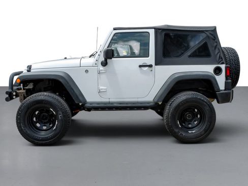Used 2018 Jeep Wrangler Sport AWD/4WD image 9