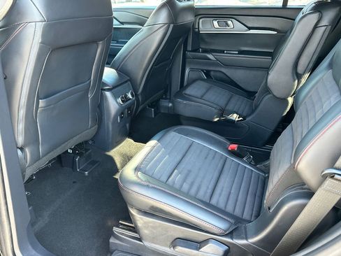 Used 2025 Ford Explorer ST-Line image 19