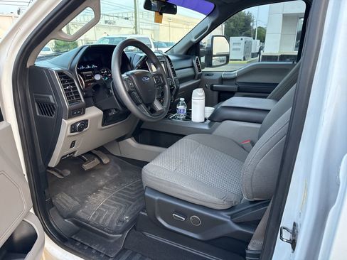 Used 2019 Ford F250 XLT w/ XLT Premium Package AWD/4WD image 2
