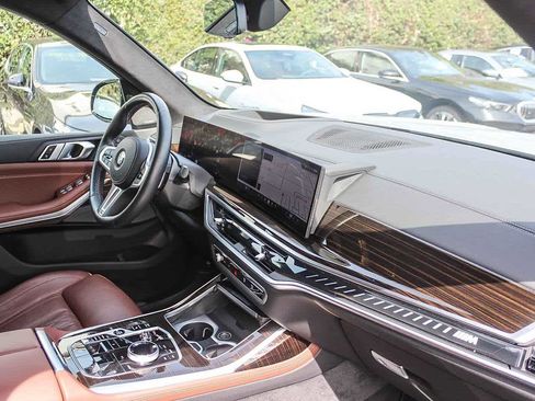 Used 2025 BMW X7 M60i AWD/4WD image 16