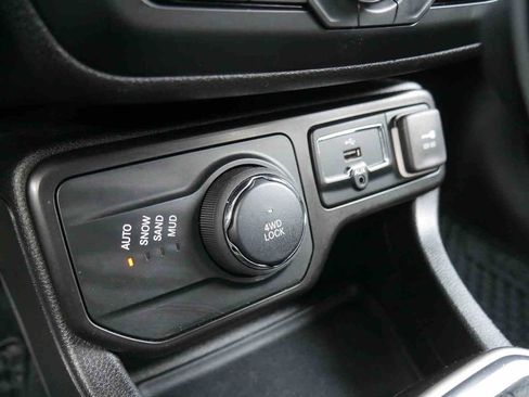 Used 2022 Jeep Renegade Latitude w/ Convenience Group AWD/4WD image 29