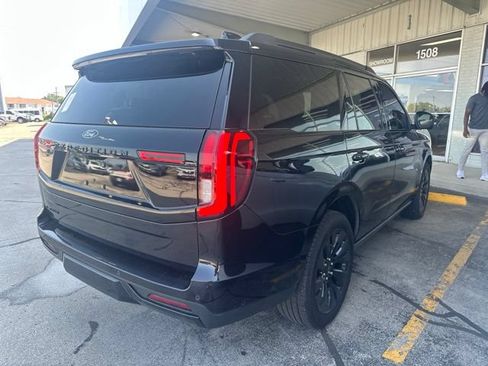Used 2025 Ford Expedition Platinum w/ Stealth Appearance Package AWD/4WD image 4