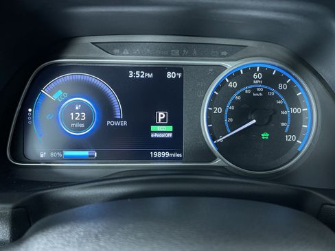 Certified 2025 Nissan Leaf S FWD image 16