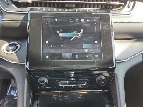 Certified 2023 Jeep Grand Cherokee Laredo AWD/4WD image 16