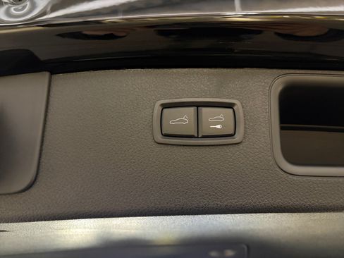 Certified 2026 Porsche Macan AWD/4WD image 31