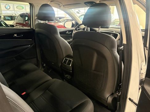 Used 2020 Kia Sorento LX w/ LX I4 Convenience Package AWD/4WD image 24
