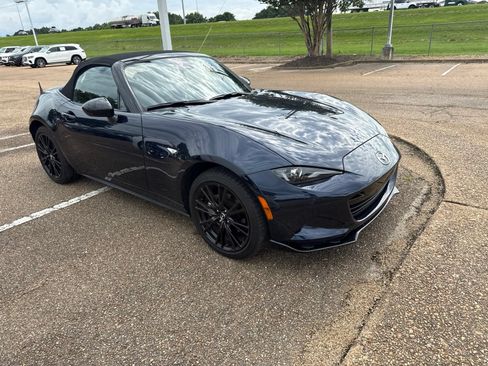 Used 2024 MAZDA MX-5 Miata Club RWD image 3
