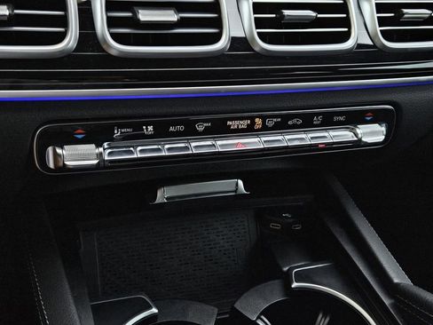 Used 2024 Mercedes-Benz GLS 450 4MATIC image 26