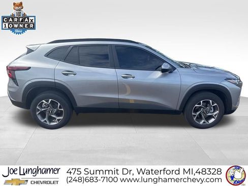Used 2025 Chevrolet Trax LT w/ Driver Confidence Package FWD image 2