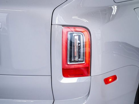 Used 2022 Rolls-Royce Cullinan image 33