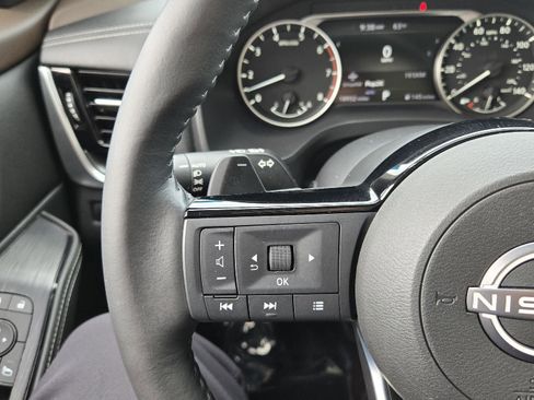 Used 2022 Nissan Rogue SV w/ SV Premium Package image 31