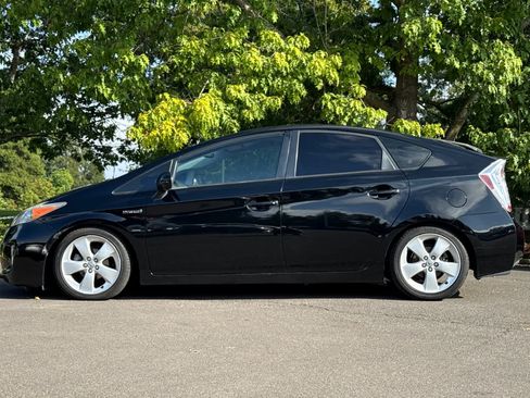 Used 2015 Toyota Prius Five FWD image 5