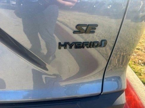 Used 2024 Toyota Corolla Cross SE image 4