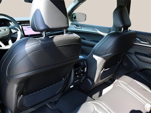 New 2025 Jeep Grand Cherokee Limited w/ Black Appearance Package image 15