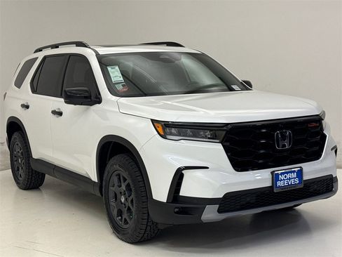 New 2025 Honda Pilot TrailSport image 4