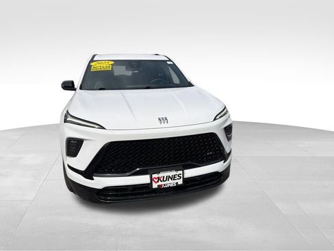 Used 2025 Buick Enclave Sport Touring w/ LPO, Floor Liner Package AWD/4WD image 4