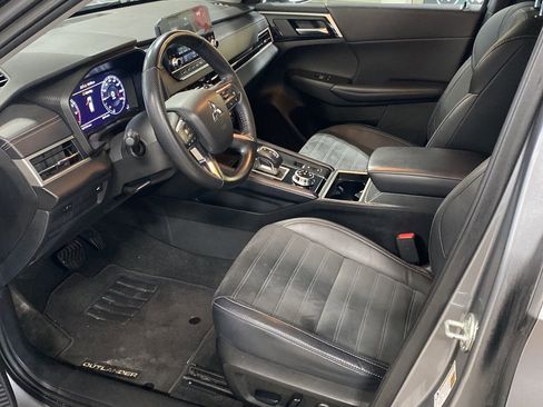 Used 2023 Mitsubishi Outlander SE image 5