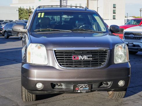 Used 2011 GMC Yukon XL SLT image 4