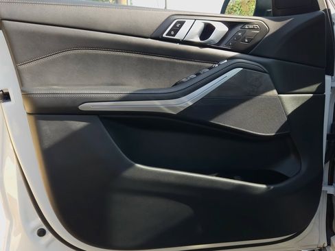 Used 2023 BMW X7 xDrive40i w/ Climate Comfort Package image 12