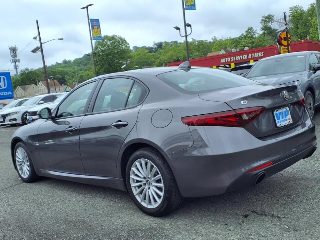 Used 2023 Alfa Romeo Giulia Sprint AWD/4WD image 4