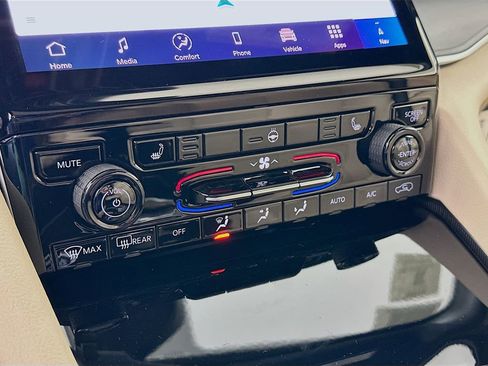 New 2025 Jeep Grand Cherokee Limited image 21