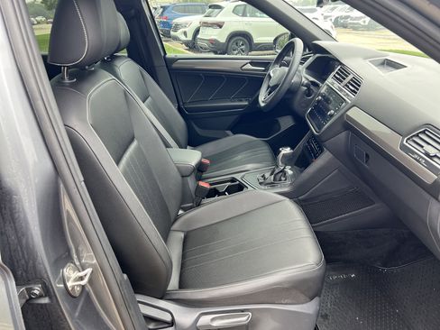 Certified 2023 Volkswagen Tiguan SE R-Line FWD image 28