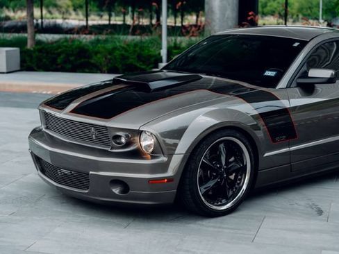 Used 2005 Ford Mustang GT RWD image 6