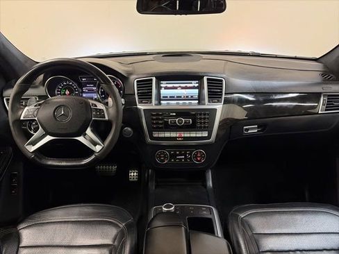Used 2015 Mercedes-Benz GL 63 AMG 4MATIC image 31