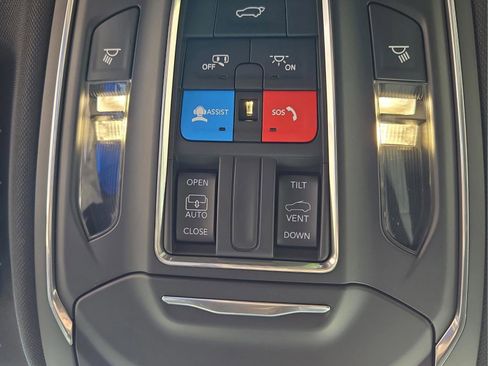 New 2025 Jeep Grand Cherokee Altitude image 25