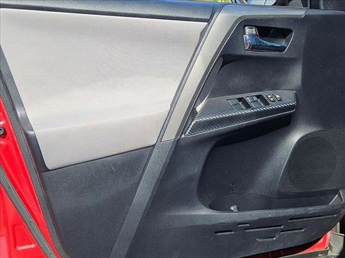 Used 2014 Toyota RAV4 XLE FWD image 4