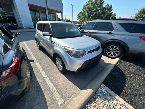 Used 2015 Kia Soul FWD image 2