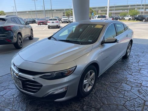 Used 2021 Chevrolet Malibu LS FWD image 1