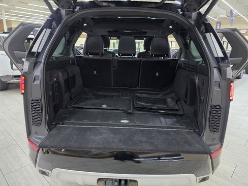 Used 2020 Land Rover Discovery Landmark AWD/4WD image 13