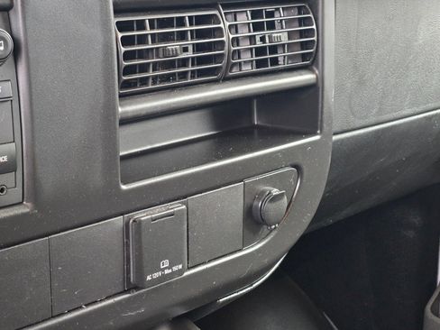 Used 2024 GMC Savana 2500 w/ Driver Convenience Package image 18