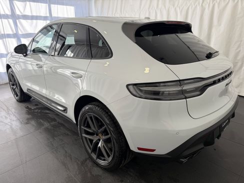 Certified 2025 Porsche Macan image 3