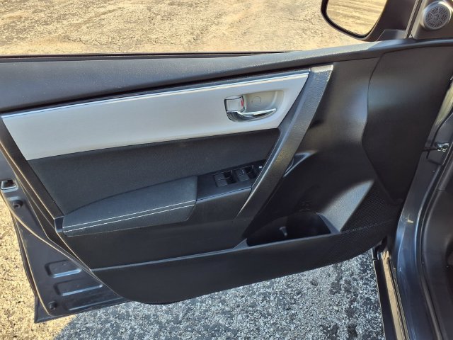 Used 2017 Toyota Corolla LE w/ Carpet Mat Package (TMS) FWD image 18