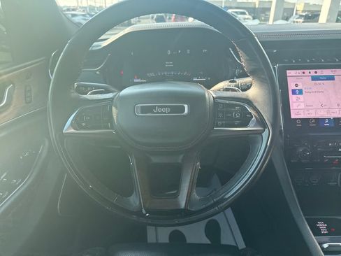 Used 2023 Jeep Grand Cherokee L Summit w/ Luxury Tech Group V AWD/4WD image 18